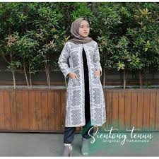 Warna biru mudanya oke, ditambah dengan motif garis berwarna putih. Motif Blazer Wanita Ala Tenun Sipirok Motif Blazer Wanita Ala Tenun Sipirok Pop Design For Roof Charming Luxury Master Bedroom Ceiling Designs Incredible Furniture Bedroom Simple Pop Design Photo Furniture Design