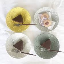 北欧食器で暮らしを彩る mina perhonen タンバリンのテーブルウェア がある食卓風景 folk 食器 テーブルウェア 北欧 食器