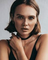 Chloe Bell's Instagram, Twitter & Facebook