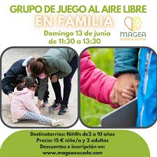 【juegos creativos para actividades al aire libre】este interesante juego de paracaídas imita la situación real de aterrizaje. Grupo De Juego Al Aire Libre En Familia Magea Escuela