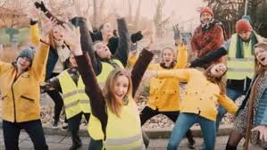 Ce clip de soutien aux gilets jaunes a créé un véritable buzz: Les Gentils Les Mechants Une Chanson Pour Les Gilets Jaunes Agoravox Tv