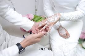 Lafaz akad nikah yang betul. Intan Ladyana Kini Sah Isteri Harris Alif Akad Nikah Di Jawi Disaksikan 14 Tetamu Sahaja Sensasi Selebriti