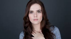 Each one of the actresses looks beautiful and stunning and you will not have any type of distraction to take your eyes away from the beauty. Desktop Wallpaper Pretty And Beautiful Actress Zoey Deutch Hd Image Picture Background 47eed7