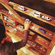 リビング diy 子供部屋 窓枠diy トミカ などのインテリア実例 2015 12 02 18 03 52 roomclip ルームクリップ 子供部屋 トミカ 収納 子供の家具