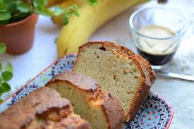Cake A La Banane Et Amandes Sans Beurre Hum Ca Sent Bon En 2020 Cake A La Banane Dessert Banane
