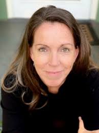 Laura Moulton's Instagram, Twitter & Facebook