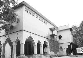 The main aim of sangha to start night college is with the sole intention to provide the youth with all possible opportunities of graduation and enhance educational facility for those who work during day for their livelihood and wish to continue higher. Karnataka Chitrakala Parishath Gallery Museum Art Shop