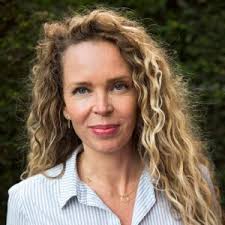 De schrijver maakte enorm veel indruk op bekend en onbekend nederland. Tweegesprek Chaja Polak En Roxane Van Iperen Nationaal Comite 4 En 5 Mei Nationaal Comite 4 En 5 Mei