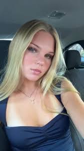 Valerie Arnett's Instagram, Twitter & Facebook