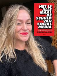 SAAR VERDIEPT EDITIE #4 ZOMER IN JE BOL☀ ZIT NU IN JE MAILBOX! Heb je nog  geen abonnement? Neem er dan snel een via www.saarmagazine.nl/saarverdiept  en ontvang editie #3 en #4 direct