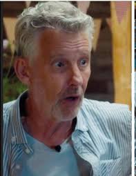 Brevskrivaren Rickard hann knappt hälsa innan Mikael ville lämna gården