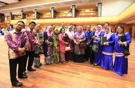 1) perubatan (1 tahun asasi + 5 tahun degree). Pusat Pengajian Sains Perubatan