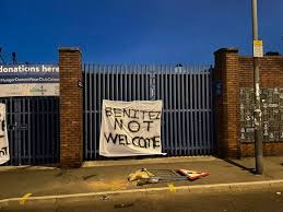 Benítez is the most controversial managerial appointment in everton's history and only the second man to have managed both everton and liverpool after willian edward barclay in the 19th century. Everton Fans Leave Threatening Benitez Banner