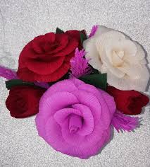 De aceasta data am folosit hartie creponata, dar se pot folosi si servetele de masa (cu mai multe straturi). Flori Din Hartie Creponata Floristica Breslo