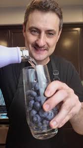 How to Pick Blueberry Quickly