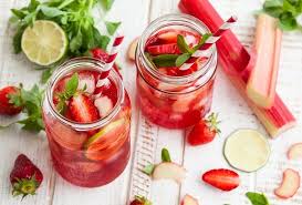 Domaci Limonada S Ovocem Fruity Cocktails Grape Recipes Summer Punch Recipes