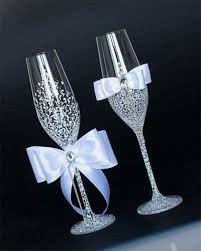 как сделать бокалы на свадьбу своими руками жених и невеста Svadebnye Bokaly Svoimi Rukami Kanzashi Poisk V Google Svadebnye Ukrasheniya Ukrashennye Vinnye Bokaly Svadebnye Idei