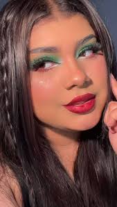 Que no te agarren las prisas este Mes patrio Maquillaje y peinado para tu  noche mexicana o evento Mexicano. El espíritu patriótico se vive en cada  sonrisa y en cada abrazo. Reserva