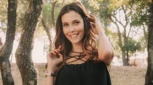 Se liga #bbb21 a karol com k acabou de pegar água no vip, com direito a copo azul e tudo, e ninguém viu.@jbboninho #bbb21. Fama Show Claudia Borges