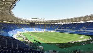 Si trova all'interno del complesso sportivo del foro italico, a nord della città, ed è la casa di lazio e roma. Per Roma Juve E Lazio Inter 1000 Tifosi All Olimpico Calcio Rai Sport