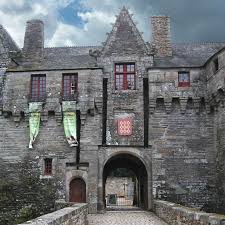 Chateau De Pontivy Xve Xvie Siecle Adresses Horaires Tarifs Bretagne Paysage Chateau Chateau France