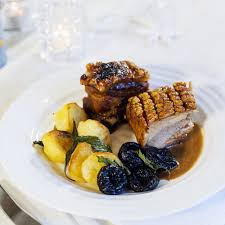 Det som er sikkert er at hvis du ønsker sprø svor, så må du unngå den magreste ribba. Ribbe Med Spro Svor Og Sjysaus