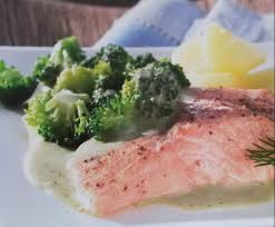 Lachsfilet Mit Brokkoli Kartoffeln Und Dillsauce Rezept Lachsfilet Rezepte Hauptgericht