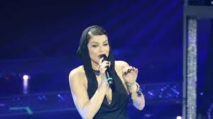 Gli ex compagni delle elementari si ritrovano 55 anni dopo nel bagno al  mare del loro amico