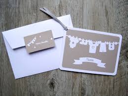 Création graphique très vivante, dessinée à la main. Collection Naissance