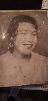 Hi all! I just wanted to start out by saying how talented you all are and I  think what you do is amazing. Would anyone please be able to put the picture