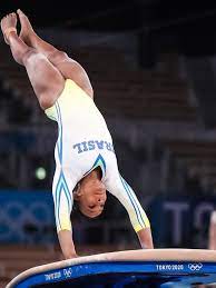 O evento começa na sexta (4) e prossegue até sábado (6), com. Fas Da Ginastica Descobrem Salto De Rebeca Andrade Em Imagens Da Globo 23 07 2021 Uol Olimpiadas