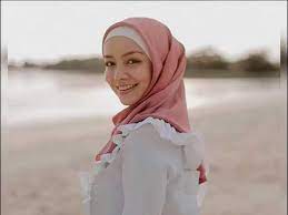 intro a f#m bm e c#m f# bm e / verse a f#m apa khabar dinda bm lama tak jumpa e a rasanya hampir dua purnama f#m bm e rindu didada tak siapa yang tahu / a f#m dinda jauh di sana bm jauh. Kanda Dinda Jangan Marah Marah Kanda Versi Lelaki Dinda Kanda Dindakanda Youtube