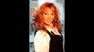 Od roku 1987 vystupovala se svou vlastní skupinou reprobox. Marcela Holanova Zustavam Dal Tak Samotna Youtube