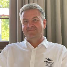 Nowy most kolejowy. Podczas #elektryfikacja linii kolejowej nr 38 wyburzono  stary i zbudowano nowy most nad Kanałem Łuczańskim. W końcu zamontowano  nowe znaki. Wiemy teraz, że nowy jest wyższy i szerszy od