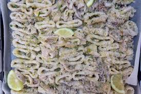 Ho assaggiato i calamari gratinati al forno quest'estate, in un ristorante nel salento e li ho trovati veramente buoni. Calamari Gratinati Al Forno L Orso Ghiotto