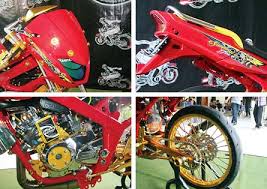 Berlokasi di gor ngurah rai bali. Kawasaki Ninja Ss 14 Blitar Garangnya Sanjungan Jiwa
