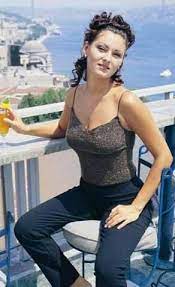 Pınar altuğ'un kim olduğuna, pınar altuğ'un oynadığı dizilere, pınar altuğ'un miss turkey yarışması'ndaki fotoğrafına galerimizden ulaşabilirsiniz. Pinar Altug Eski Hali Sinematik Yesilcam