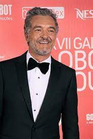 He is an actor, known for mar de paixão (2010), flor do mar (2008) and fascínios (2007).trade mark (1)beardtrivia (6)parents: Rogerio Samora Imdb