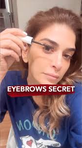 من بعد ما صار عندي مشكلة بحواجبي من سنين لان عملت تاتو للحواجب و طلع عجيب و  محّيته بالليزر قرّرت من شهرين بلّش استخدم هالمنتج , @ostriderm , ١- منتج  لبناني , ٢- مصنوع من زيت النّعام , ٣- بيطوّل و ...