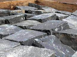 Dekosteine kanaldeckel wasserpumpe schlauch verstecken: Die Welt Der Steine Fur Den Garten Steinakzente