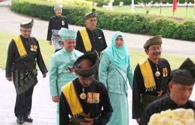 The finding shows that there are some problems in translating old malay manuscripts which involve the overloaded use of arabic language and dialect, blurry writing, the use of old version of jawi scripts and. Istiadat Menghadap Undang Luak Johol Di Istana Seri Menanti