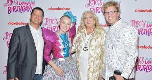 We're interested to see what siwa will do to ensure her brand has. Who Are Jojo Siwa S Parents Jessalyn And Tom Siwa Family Details