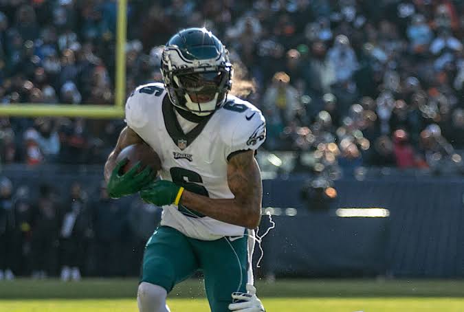 DeVonta Smith Books Return To The Super Bowl With Philadelphia - Heisman