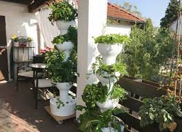 Ein vertikaler garten passt selbst auf einen balkon und macht einfach super gute laune. Hydroponik Vertikaler Garten Vertikaler Gemuseanbau Auf Dem Balkon
