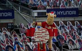 Browse mlb shop for the latest guys braves apparel, clothing, men baseball outfits and braves shorts. Blooper In Ghillie Suit Mandalorian Atlanta Braves Mascot Distracts