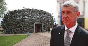 Ke svolání mimořádné schůze notně přispěl právě svými vlastními výroky ala čapí hnízdo není moje. Z Kauzy Capi Hnizdo Se Obvineni Chteji Vyzout Babise Haji Skutek Se Nestal Blesk Cz