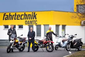 Pichler and traupmann's mode of operation and conceptual thinking derives from the notion of radical architectural forms that. Neu Warm Up Trainings Fur Roller Und 125er Saisonstart Bei Der Oamtc Fahrtechnik