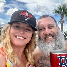 Any Junior Golfers need a bag? I think it's a J1 Bag's in perfect condition  **Not Selling** Just looking to hook a little person up with a great bag!