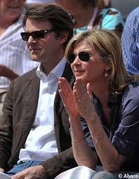 François baroin, âgé de 55 ans, partage la vie de la comédienne michèle laroque depuis quelques années maintenant. Francois Baroin Et Michele Laroque Les People Se Pressent A Roland Garros Elle