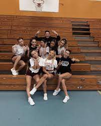 Who Is Ready For Chicken Girls Season 6 Love This Group Of People It Was So Much Fun Brat Girls Season 6 Girls Season Friend Photoshoot